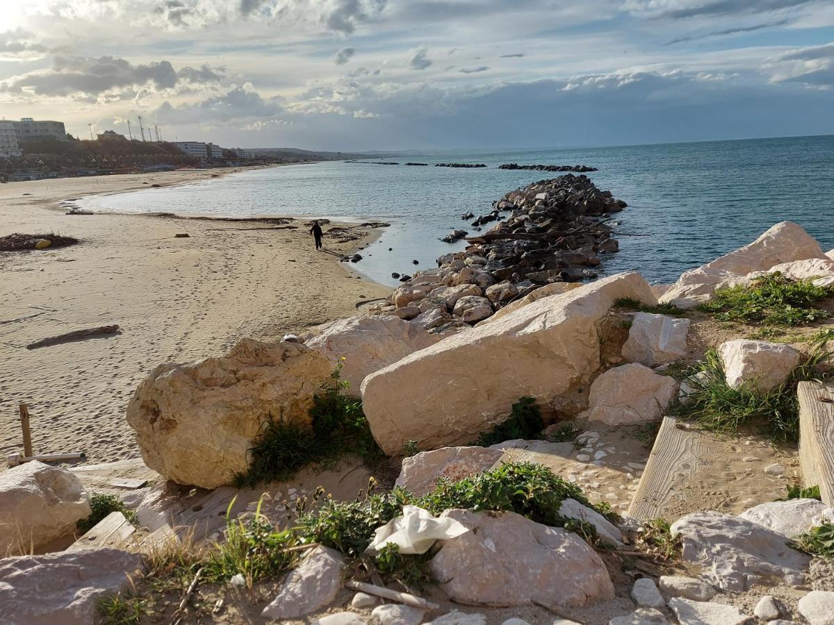 I Tre Marchi Rooms Camera Sabbia Termoli Exteriör bild