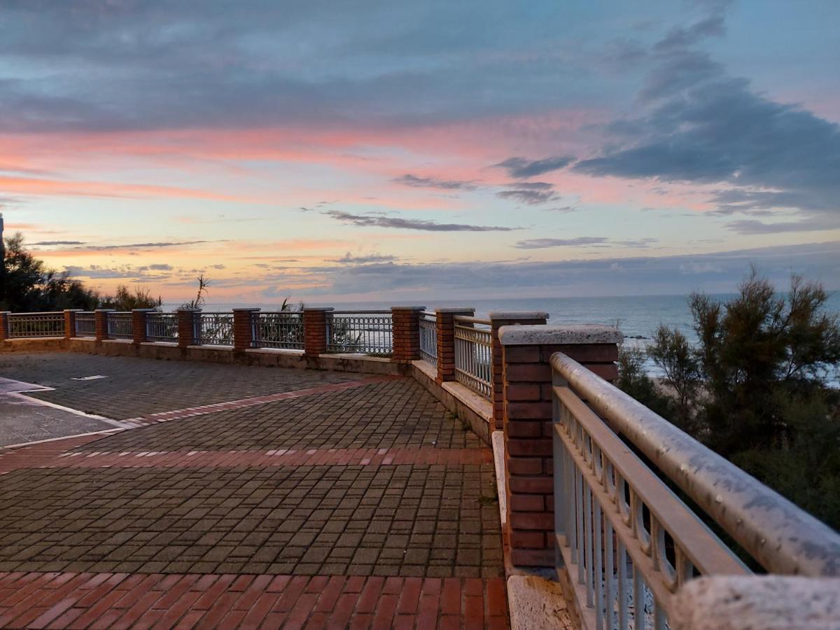 I Tre Marchi Rooms Camera Sabbia Termoli Exteriör bild